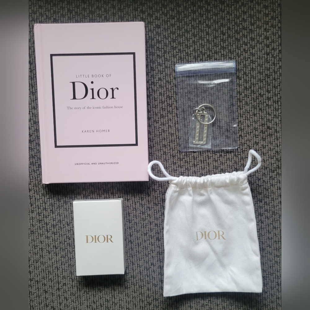 DIOR Luxury Bundle!  Book, Dustbag, Keychain/Bagcharm, Playing Cards - Picture 15 of 15